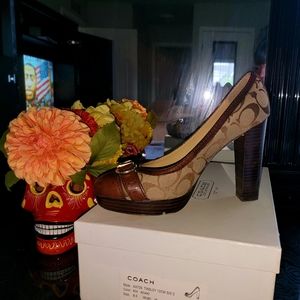 Coach Pumps